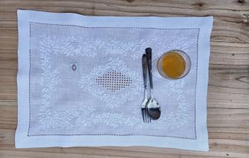 Placemats linen french knot &lace  white 